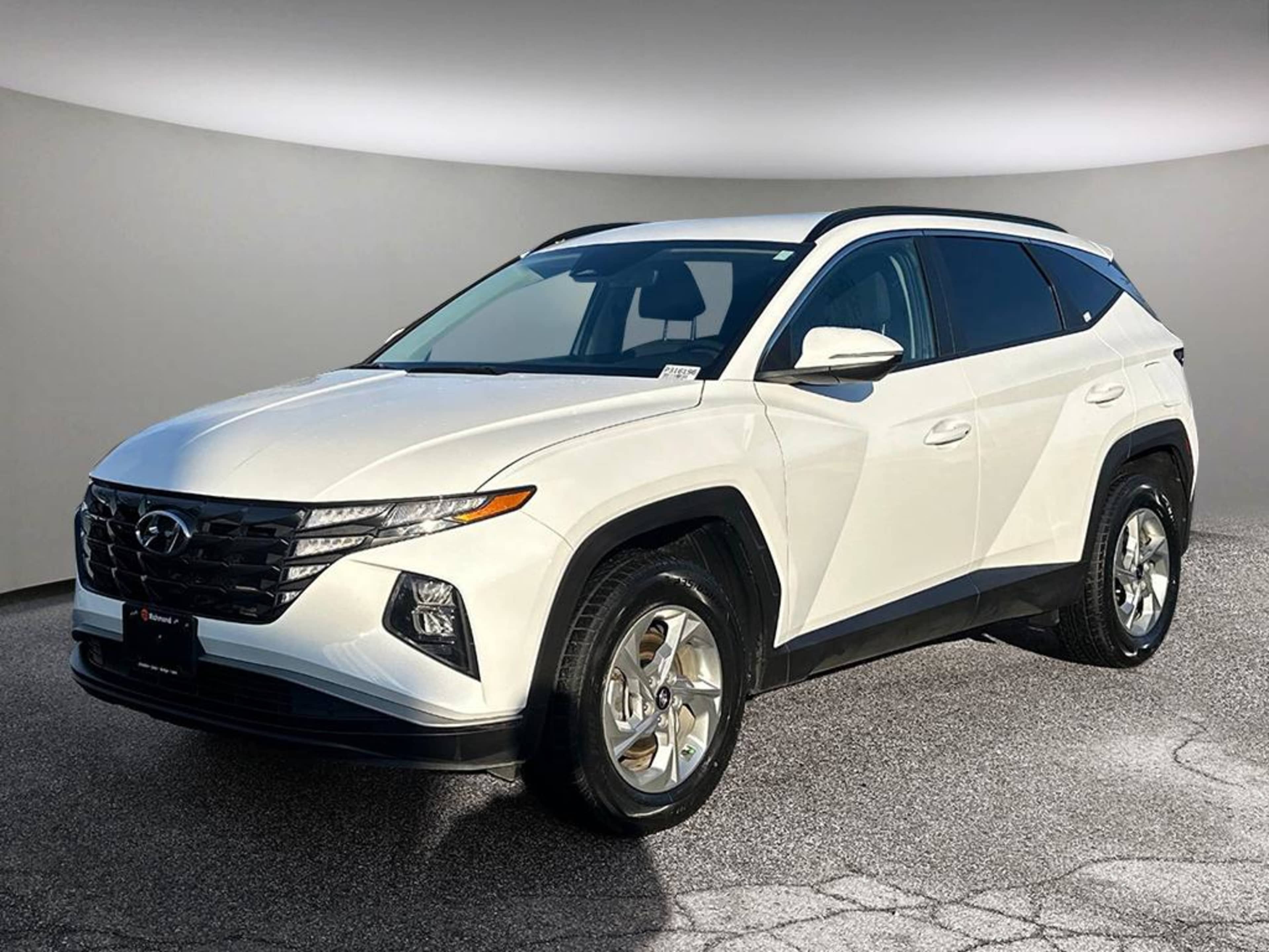 Voxcar HYUNDAI Tucson SUV in Crystal White, VICTORIA