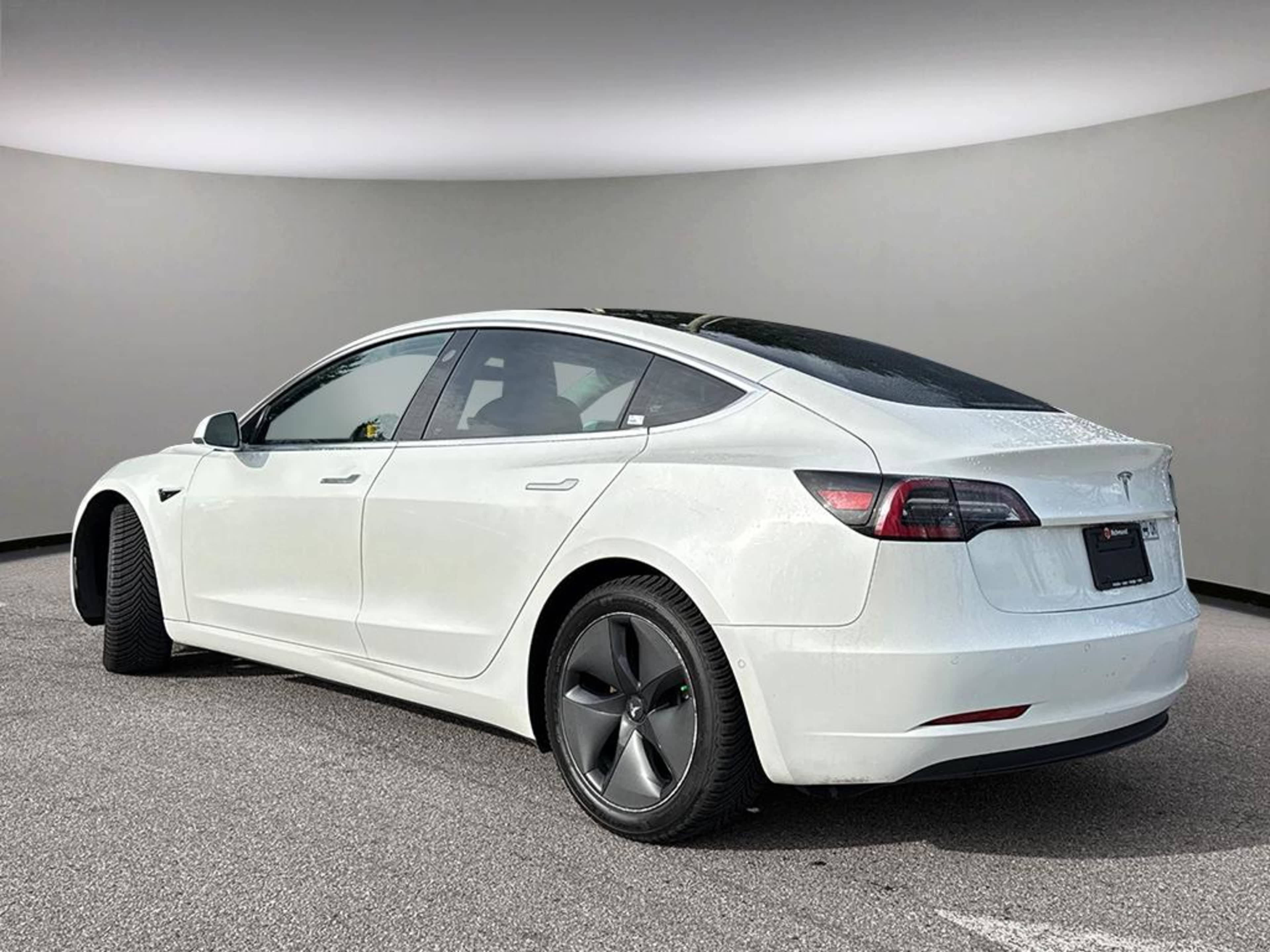 2019 Tesla Model 3 Standard Range Plus photo 4