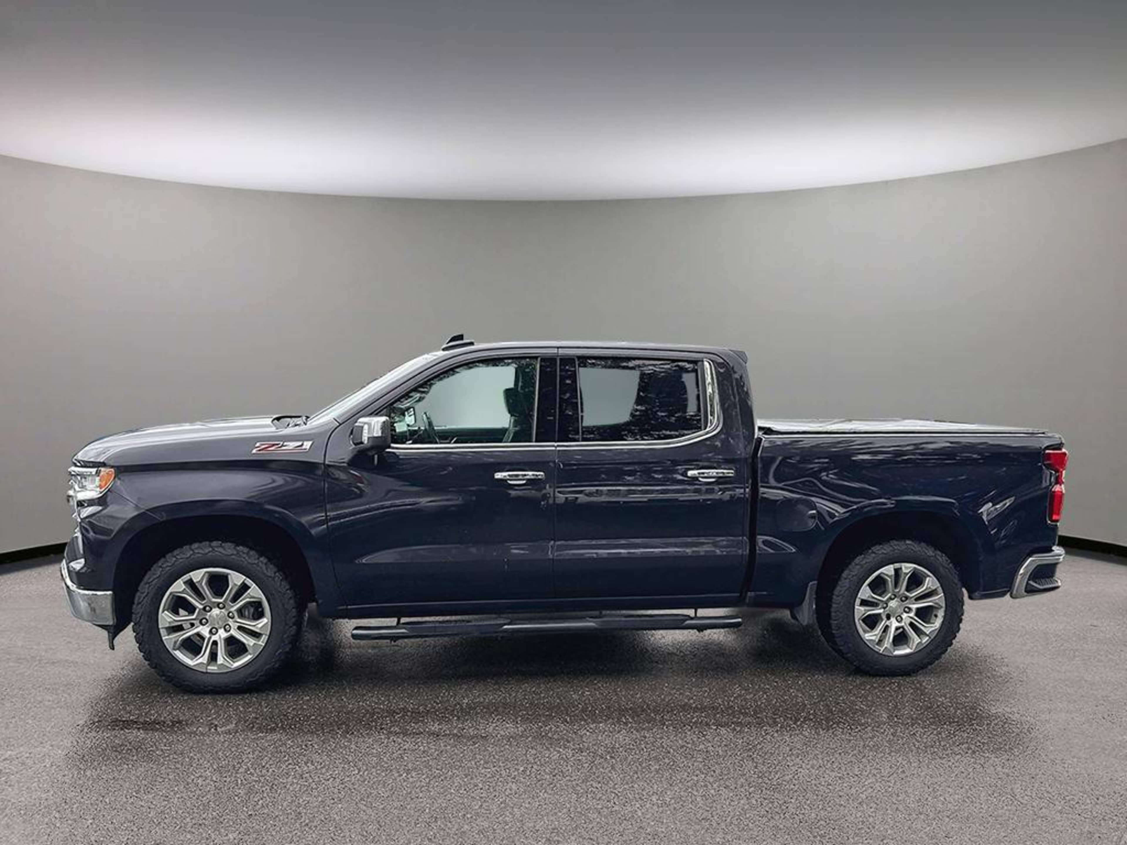 2022 Chevrolet Silverado 1500 LTZ photo 2