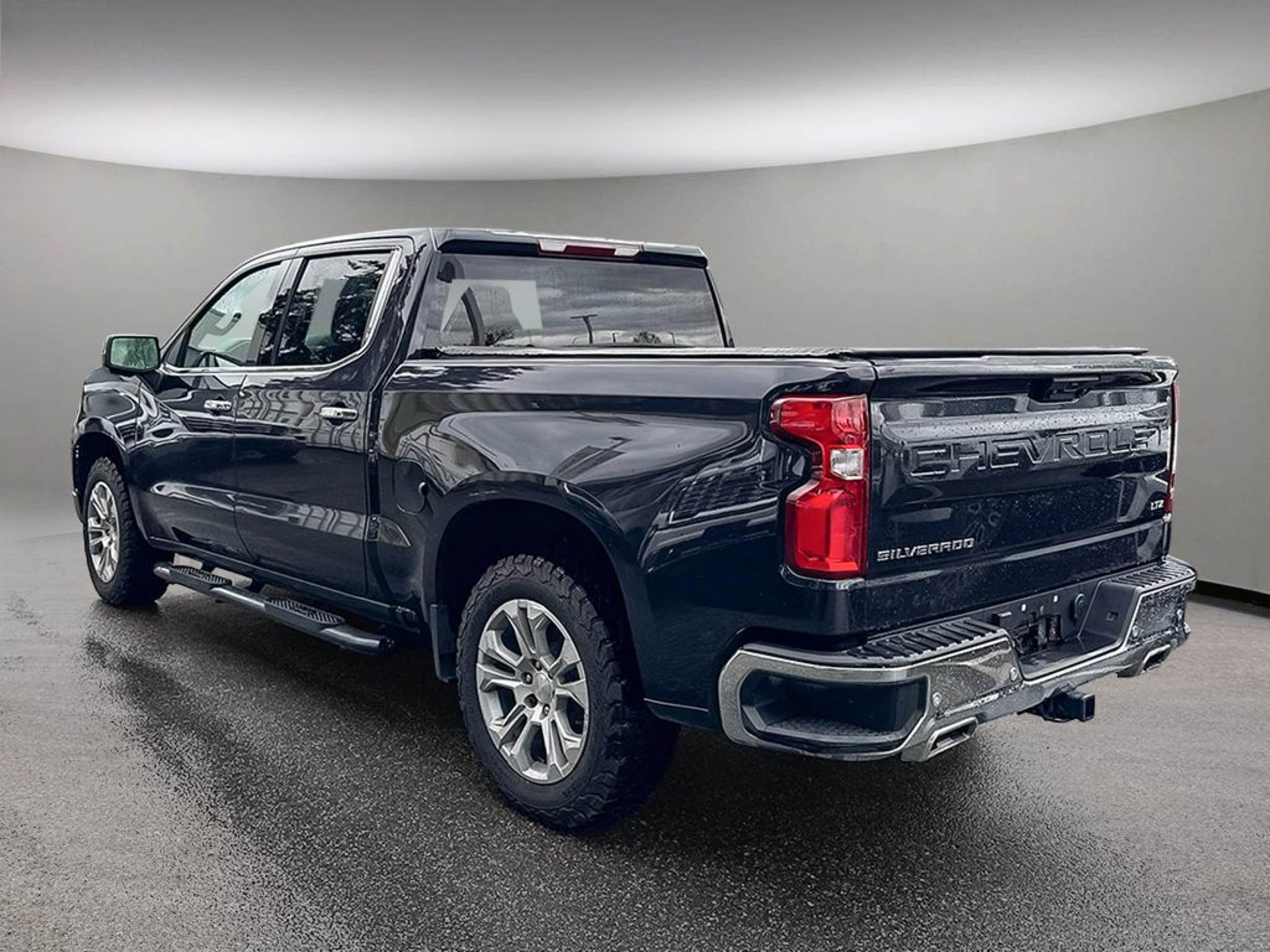 2022 Chevrolet Silverado 1500 LTZ photo 3