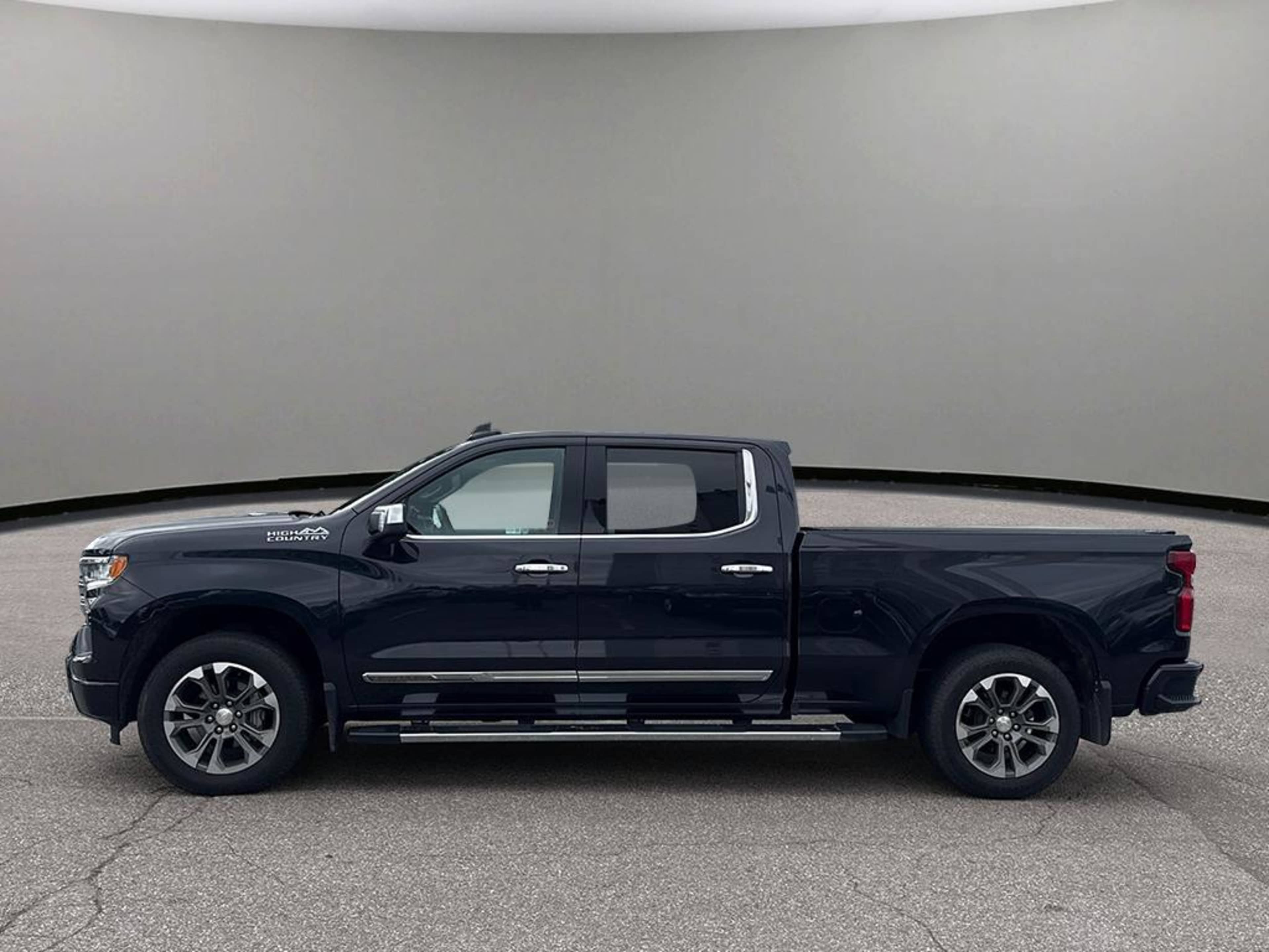2022 Chevrolet Silverado 1500 High Country photo 2