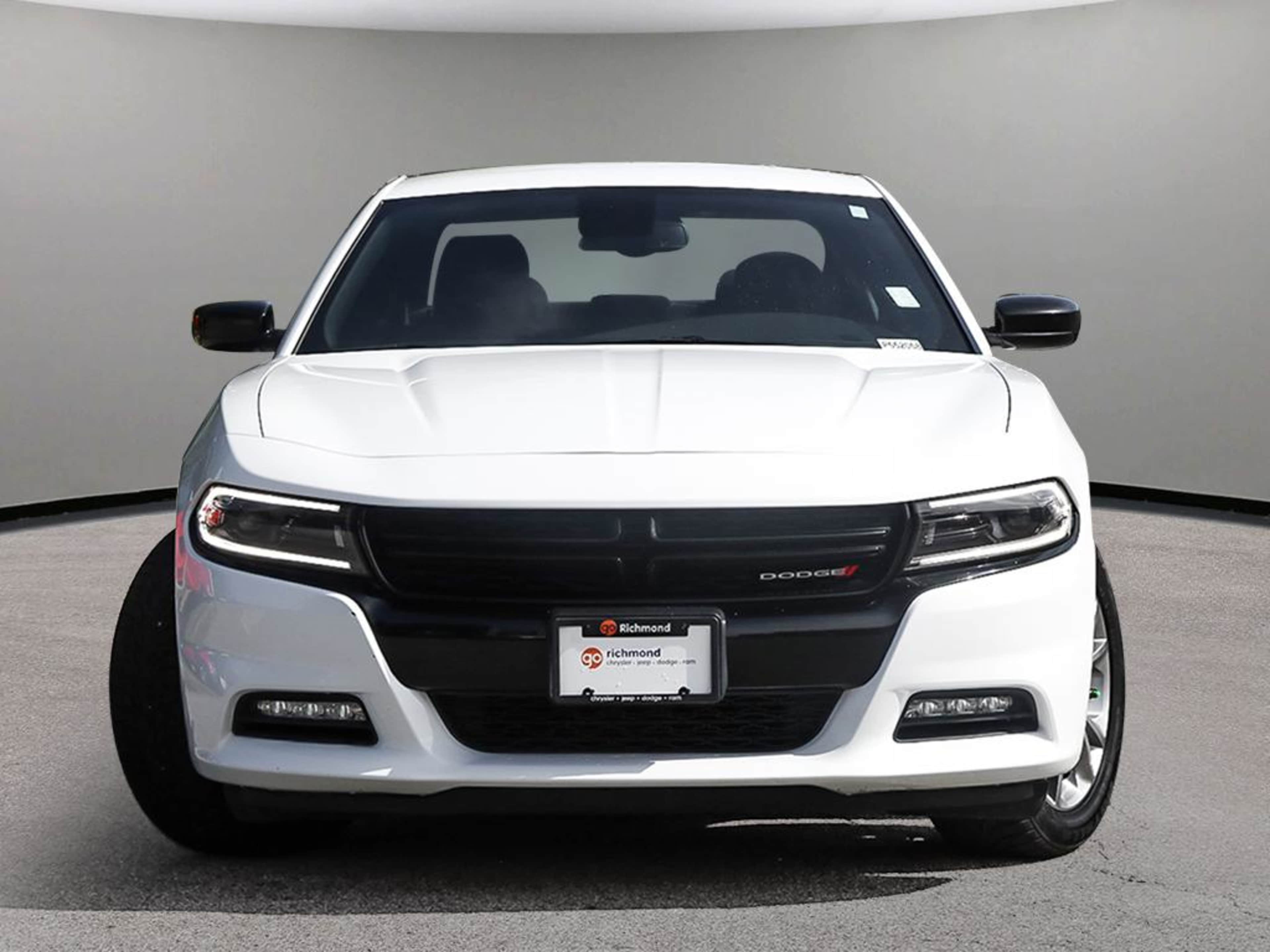 2023 Dodge Charger SXT AWD photo 2