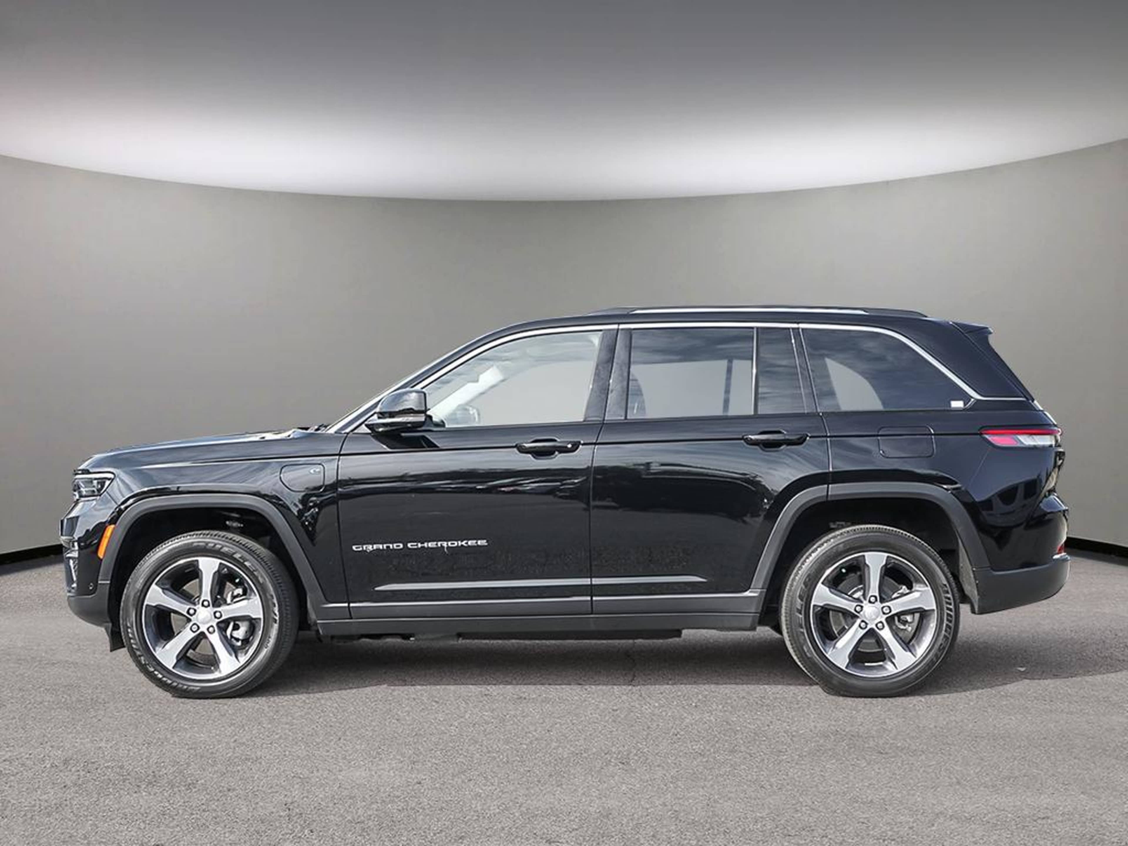 2022 Jeep Cherokee Limited 4xe photo 3