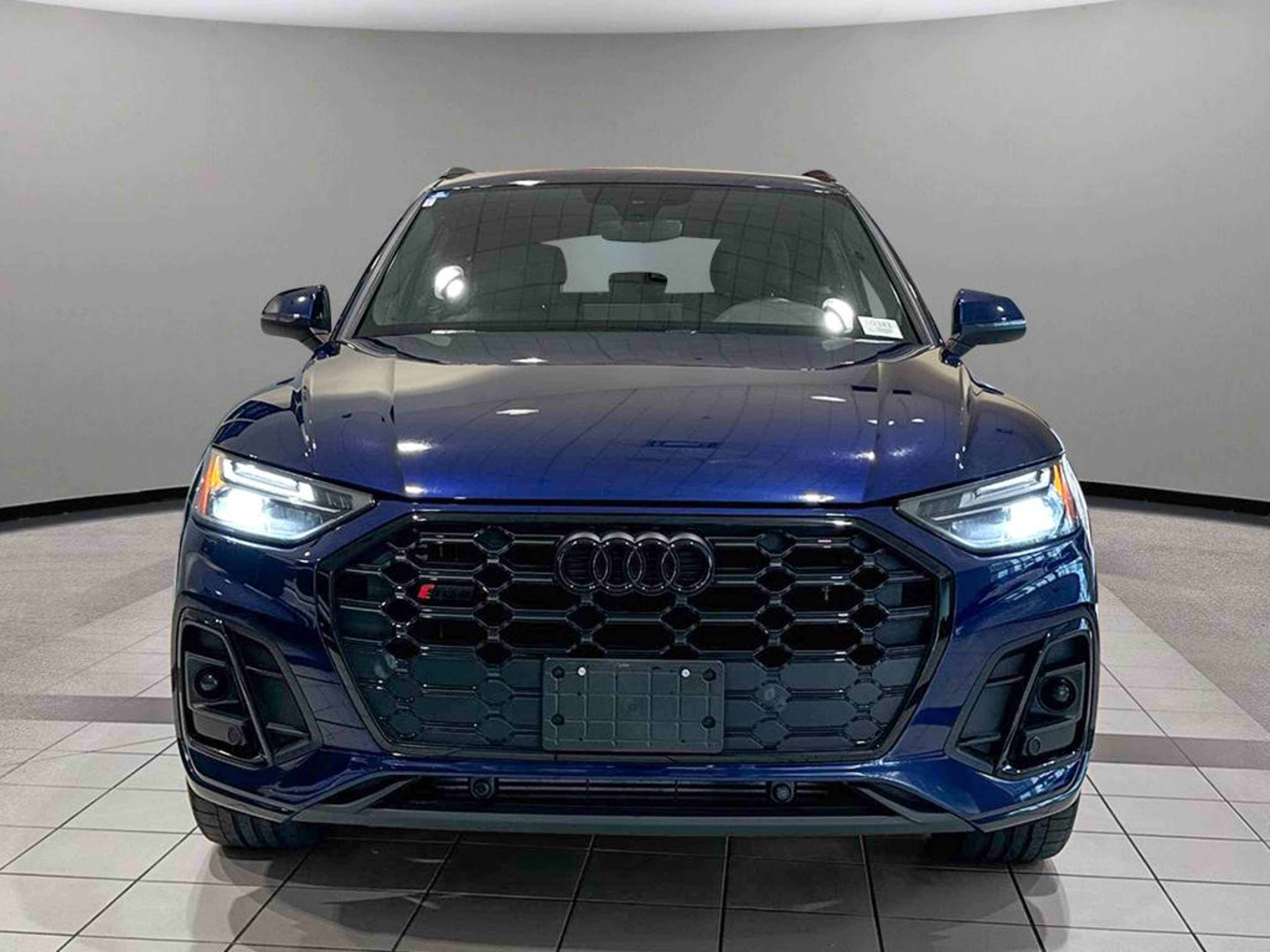 2022 Audi SQ5 Premium photo 2