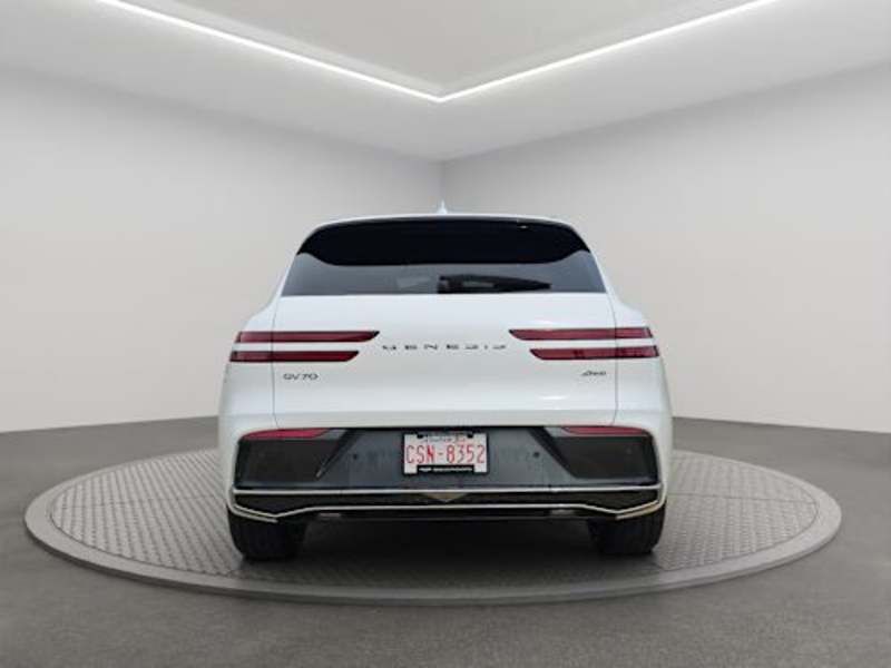 2027 Genesis GV70