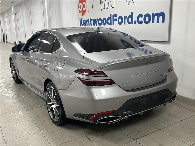2023 Genesis G70