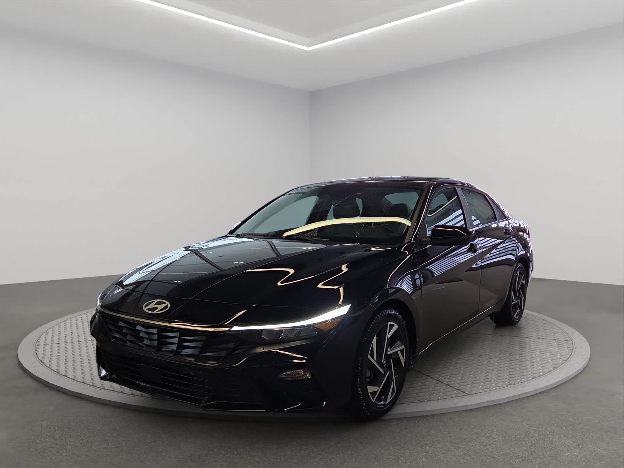 2025 Hyundai Elantra Luxury