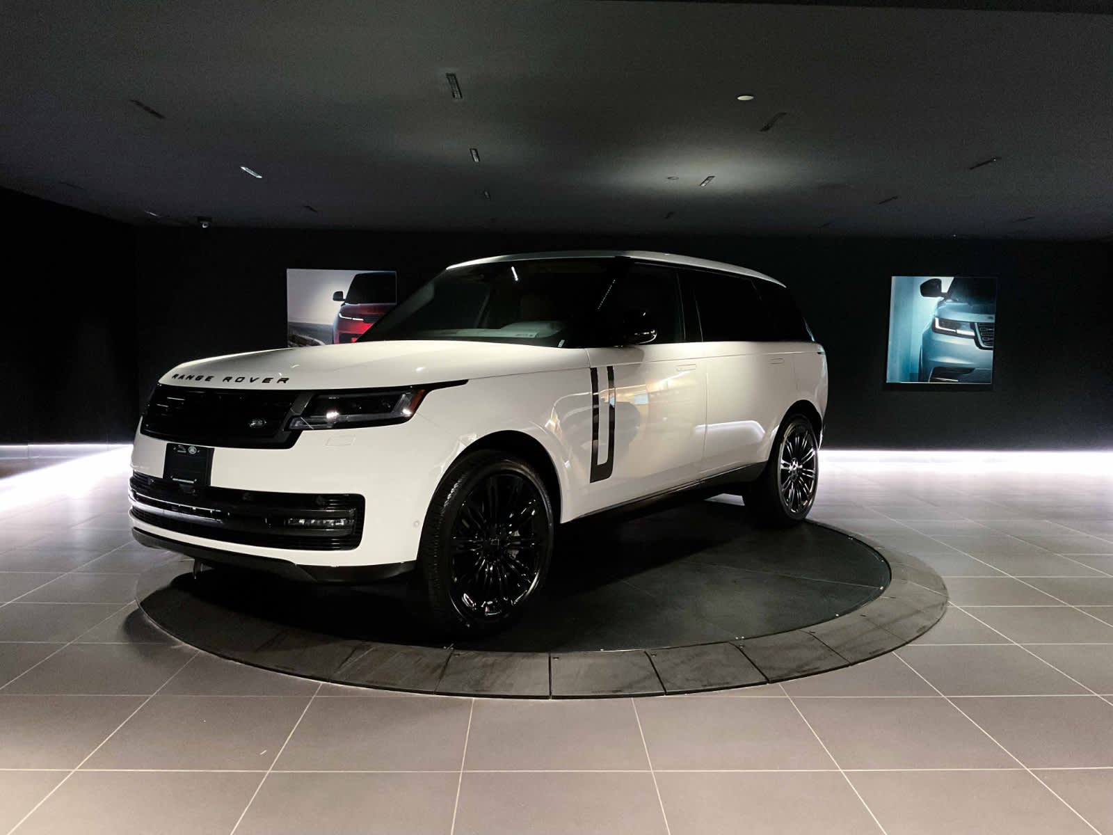 2026 Land Rover Range Rover SE