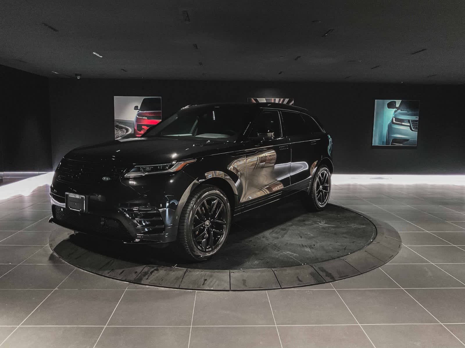 2026 Land Rover Range Rover Velar Dynamic SE