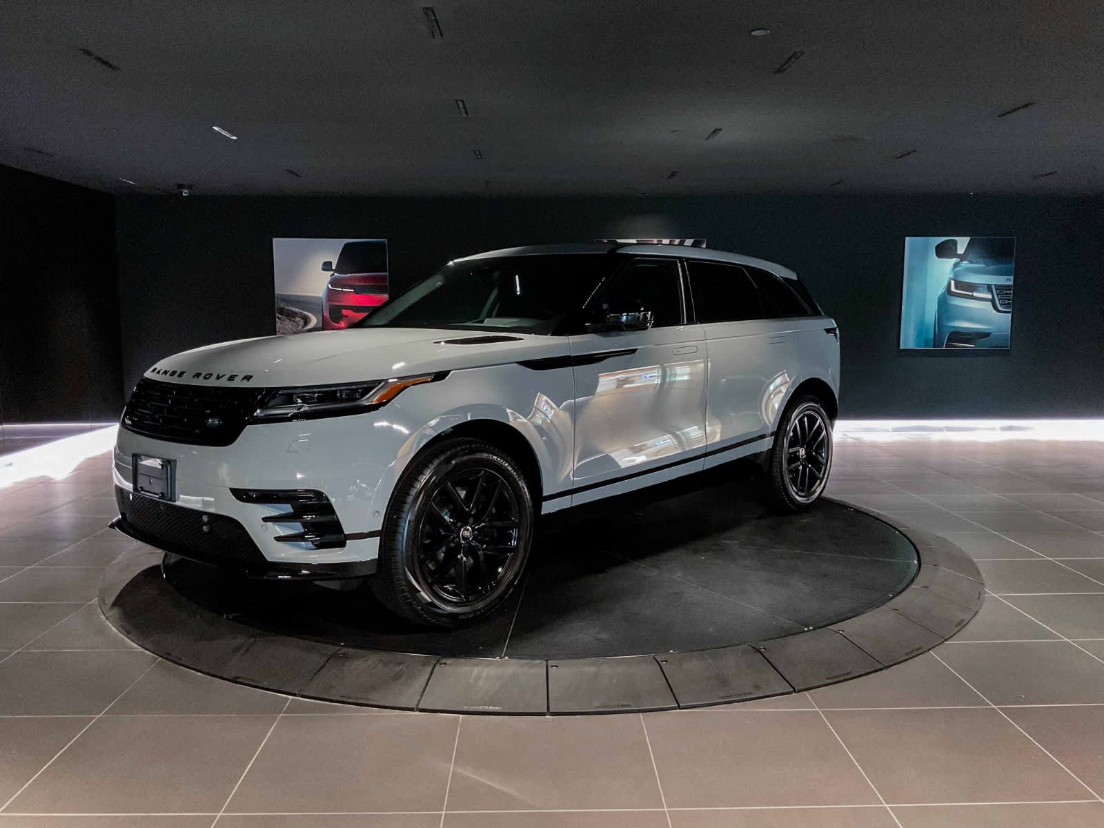 2026 Land Rover Range Rover Velar Dynamic SE