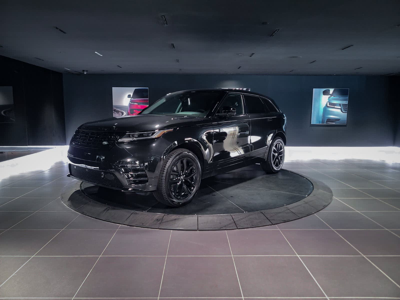 2026 Land Rover Range Rover Velar Dynamic SE