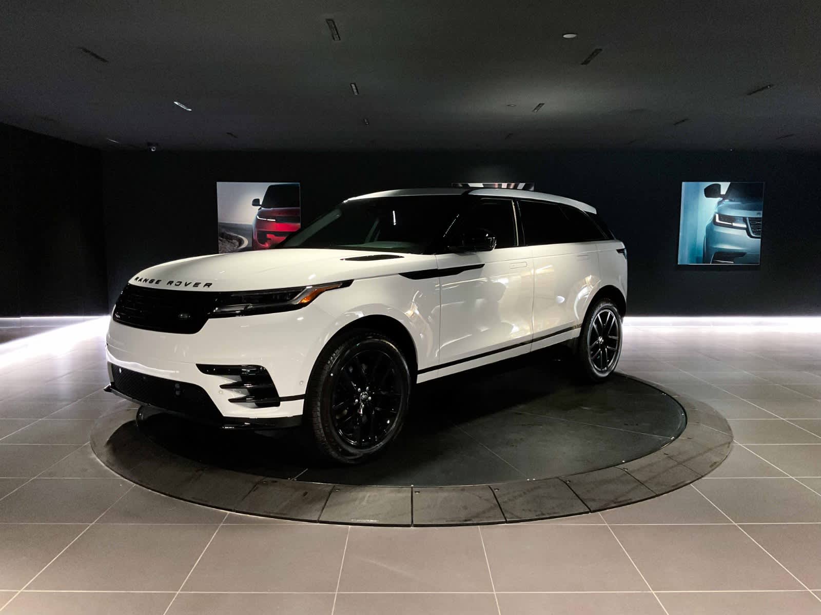2026 Land Rover Range Rover Velar Dynamic SE