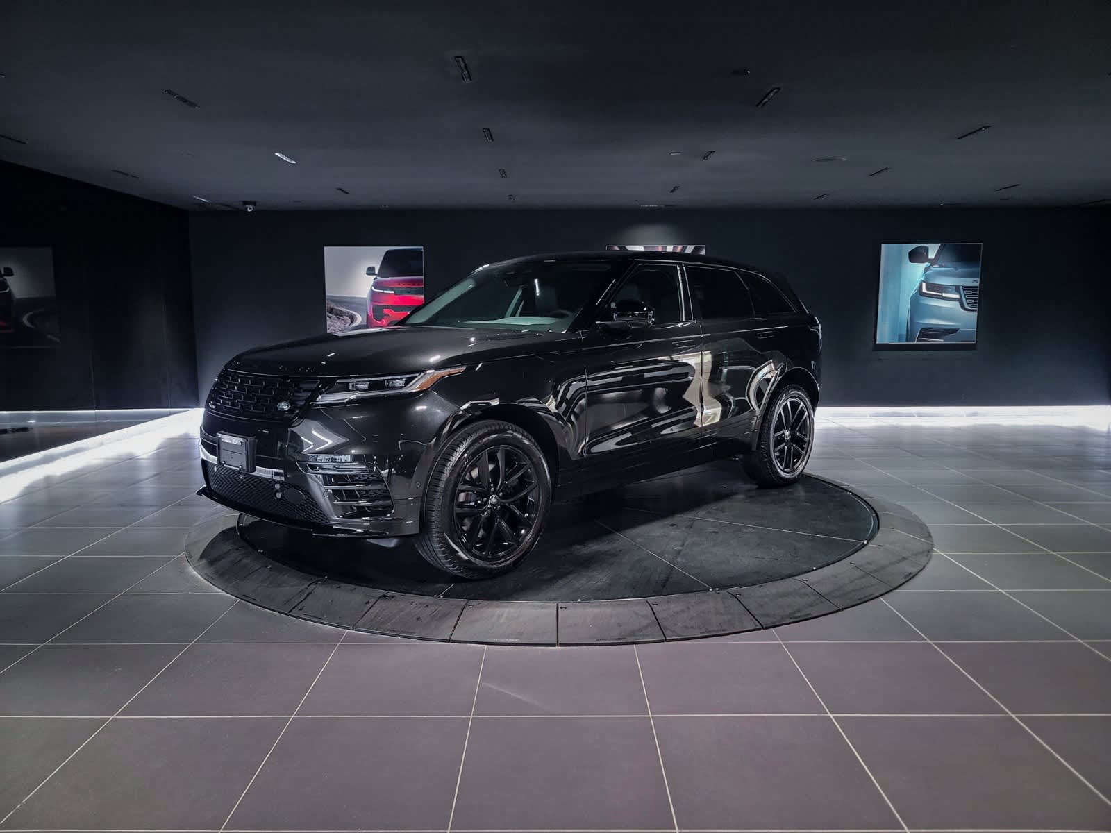 2026 Land Rover Range Rover Velar Dynamic SE