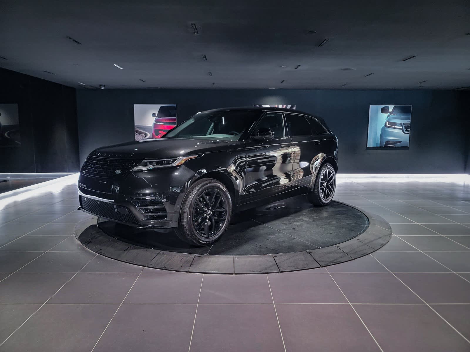 2026 Land Rover Range Rover Velar Dynamic SE