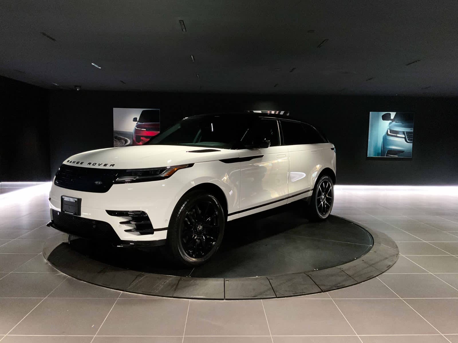 2026 Land Rover Range Rover Velar Dynamic SE