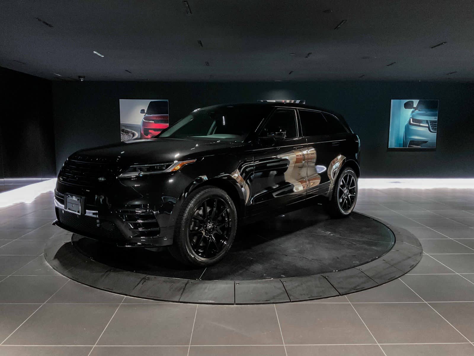 2026 Land Rover Range Rover Velar Dynamic SE