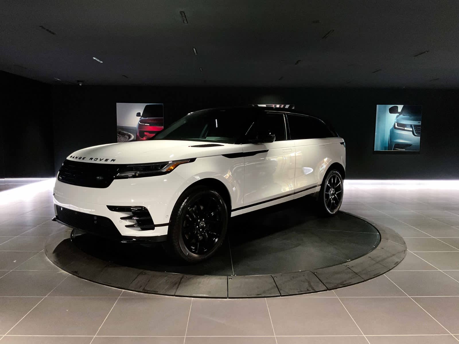2026 Land Rover Range Rover Velar Dynamic SE