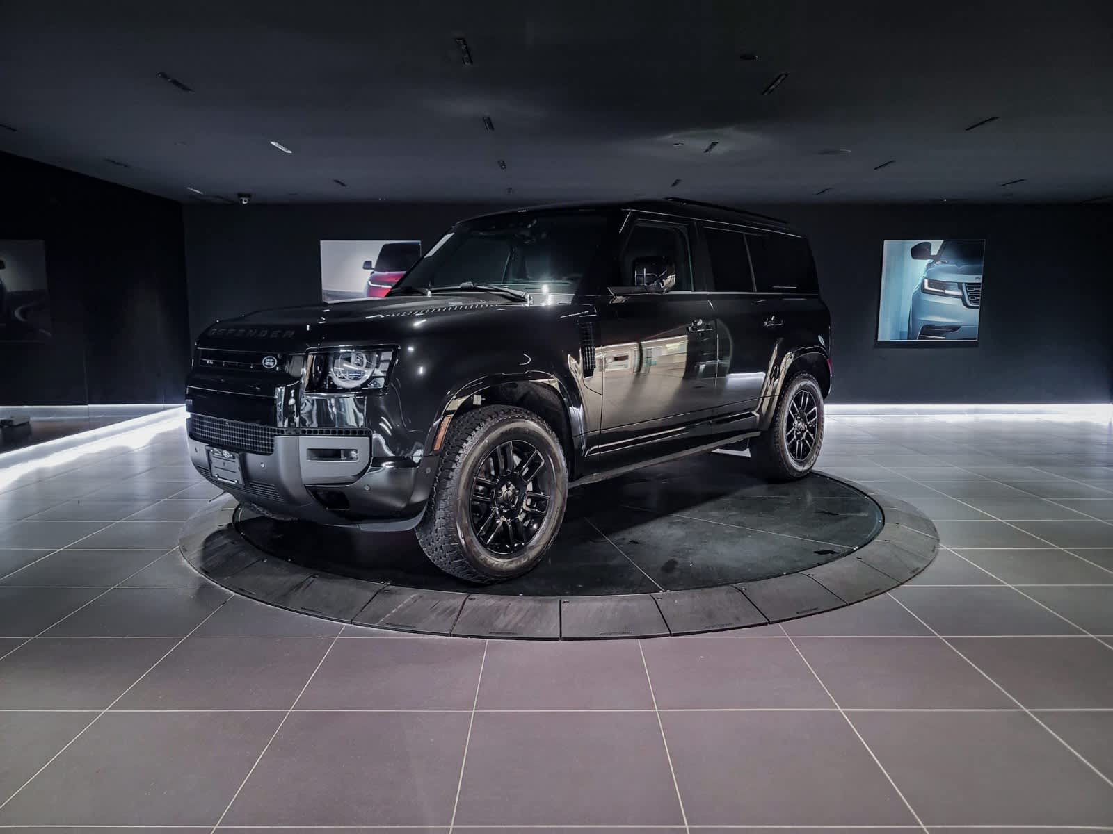 2026 Land Rover Defender X-Dynamic SE