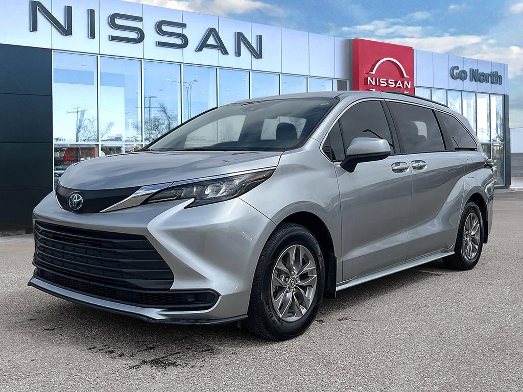 2025 Toyota Sienna LE