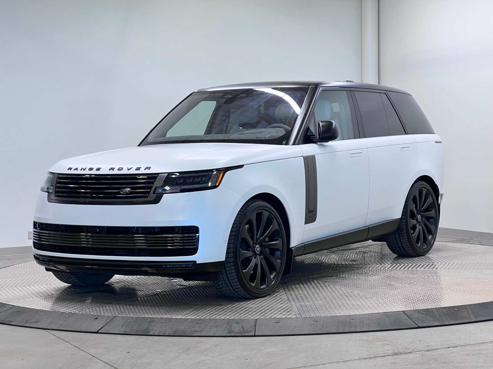 2023 Land Rover Range Rover SV