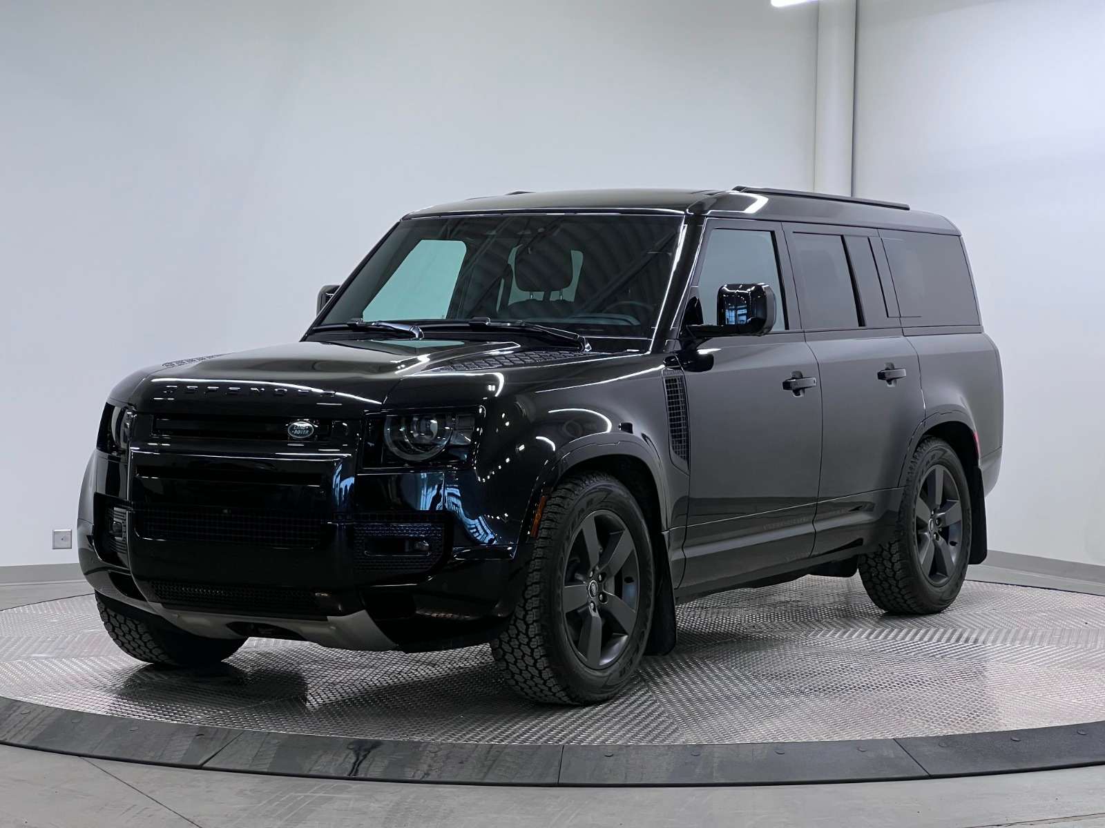 2025 Land Rover Defender X-Dynamic SE