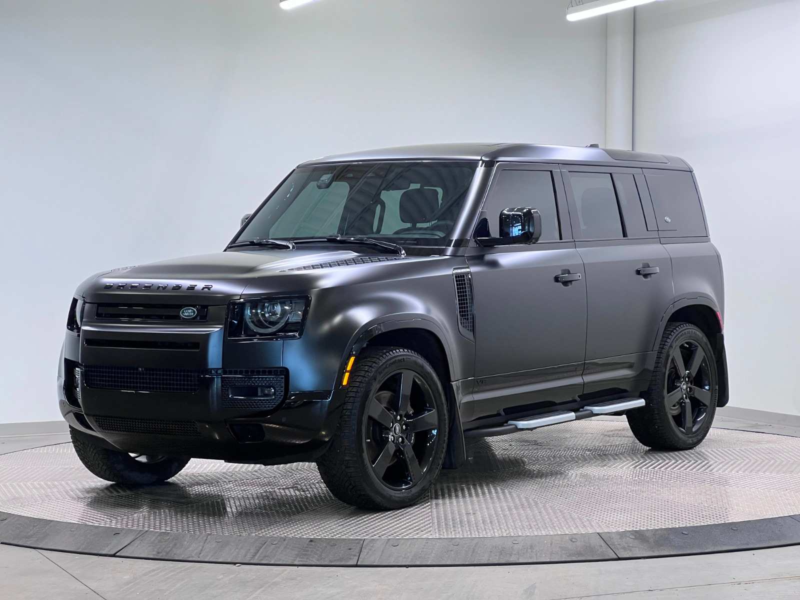 2023 Land Rover Defender V8
