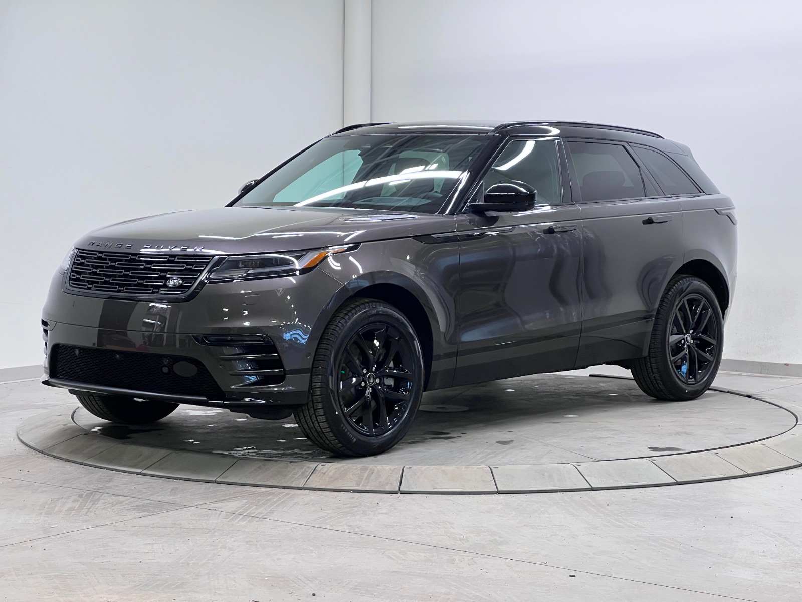 2026 Land Rover Range Rover Velar Dynamic SE