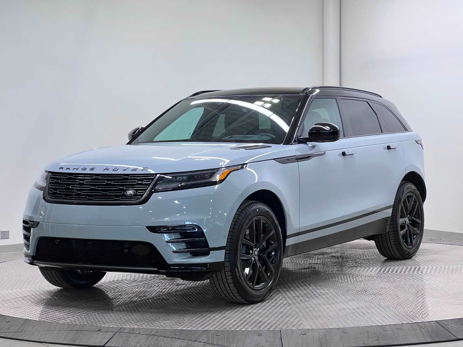 2026 Land Rover Range Rover Velar Dynamic SE