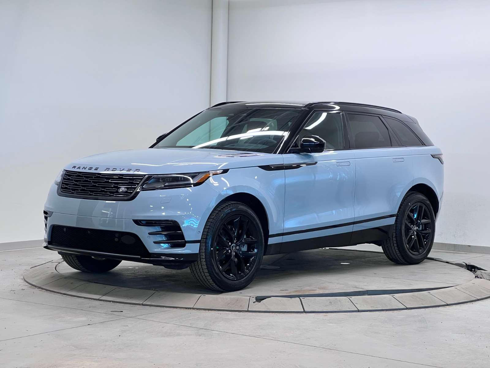 2026 Land Rover Range Rover Velar Dynamic SE