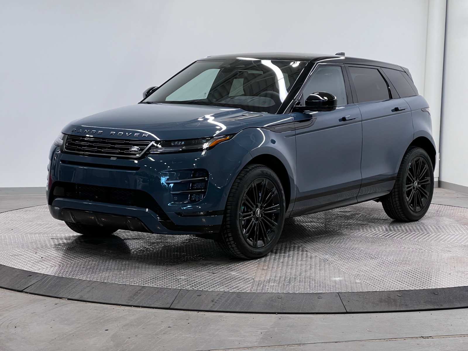 2026 Land Rover Range Rover Evoque Dynamic SE