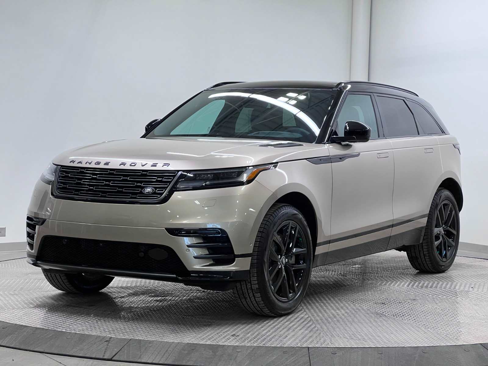 2026 Land Rover Range Rover Velar Dynamic SE