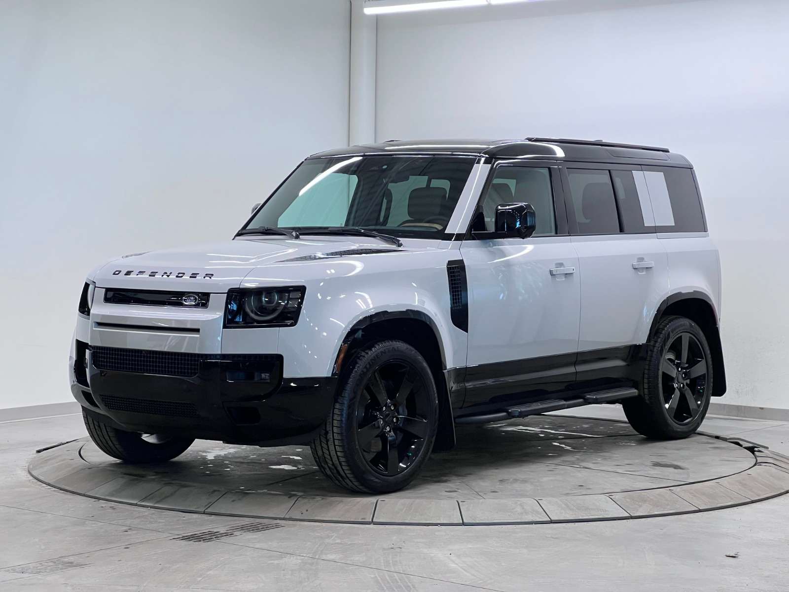 2026 Land Rover Defender X-Dynamic SE