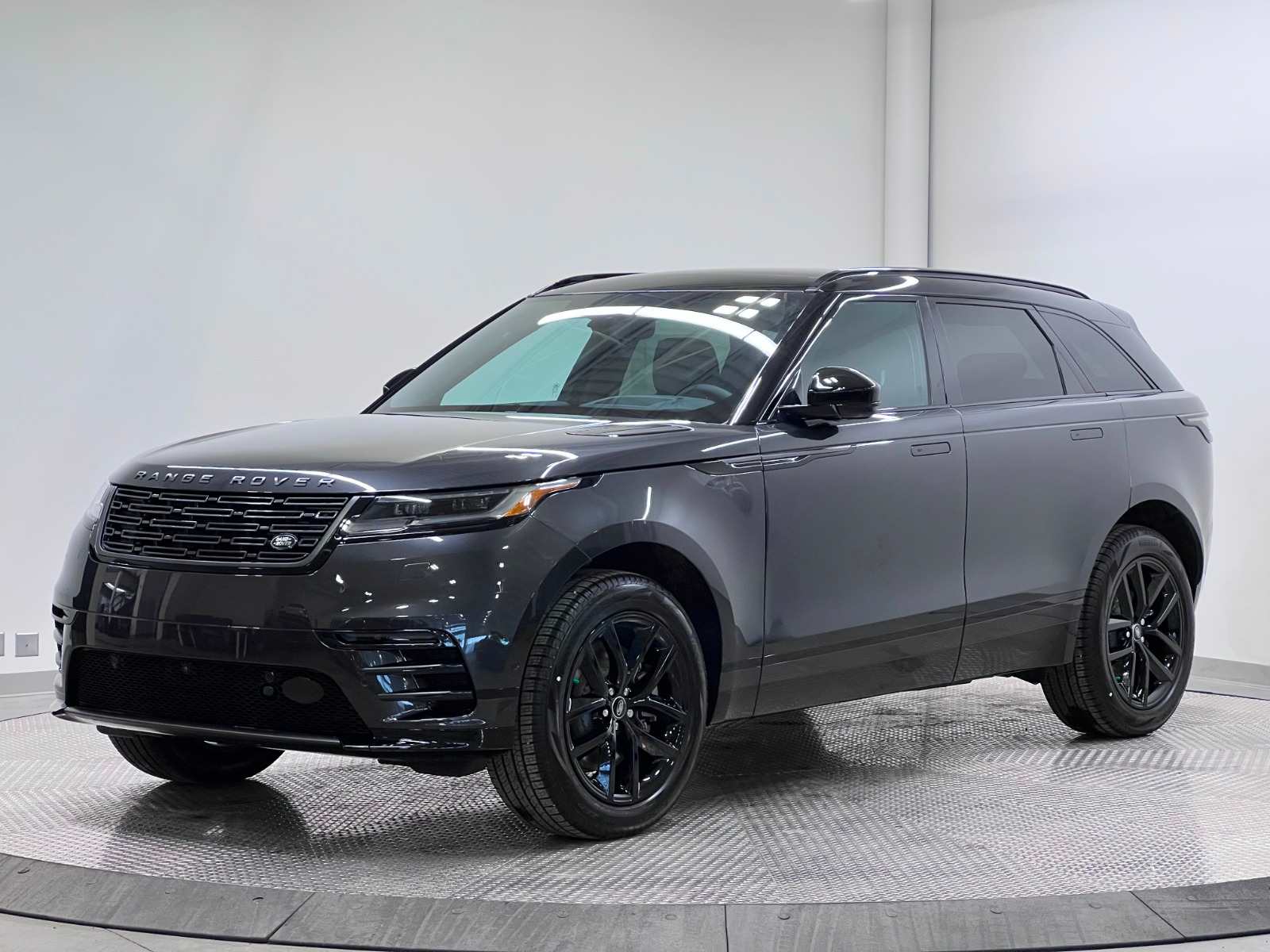 2026 Land Rover Range Rover Velar Dynamic SE