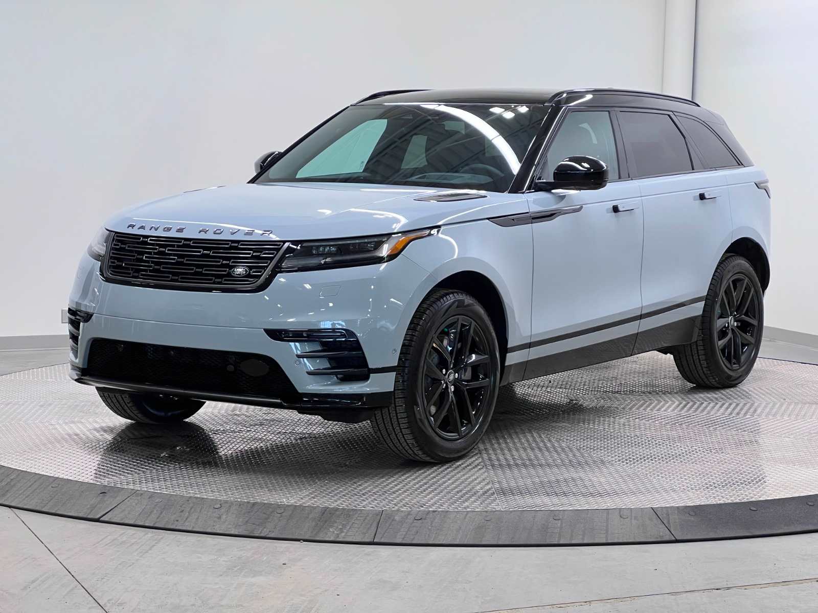 2026 Land Rover Range Rover Velar Dynamic SE