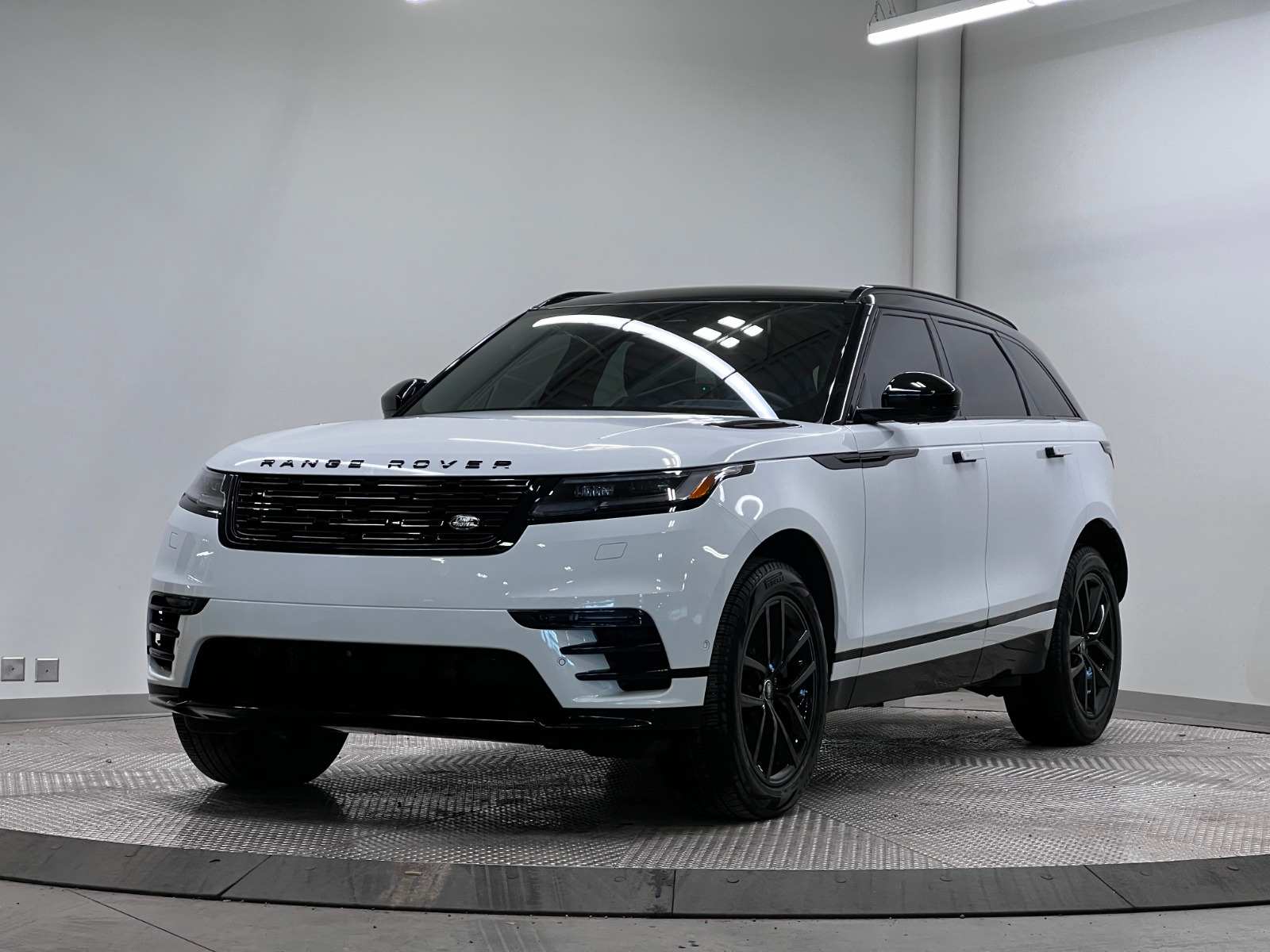 2025 Land Rover Range Rover Velar Dynamic SE