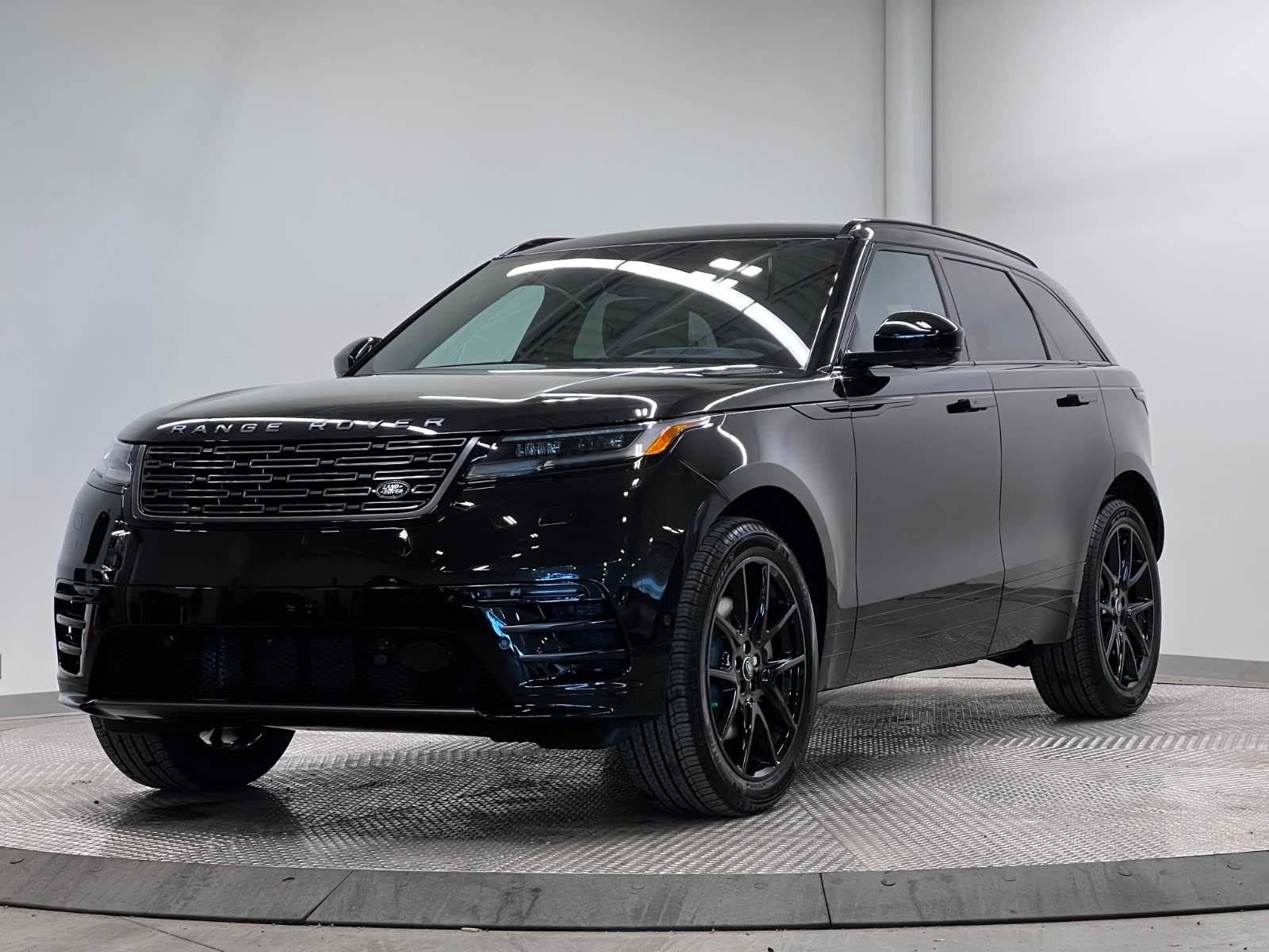 2026 Land Rover Range Rover Velar Dynamic SE