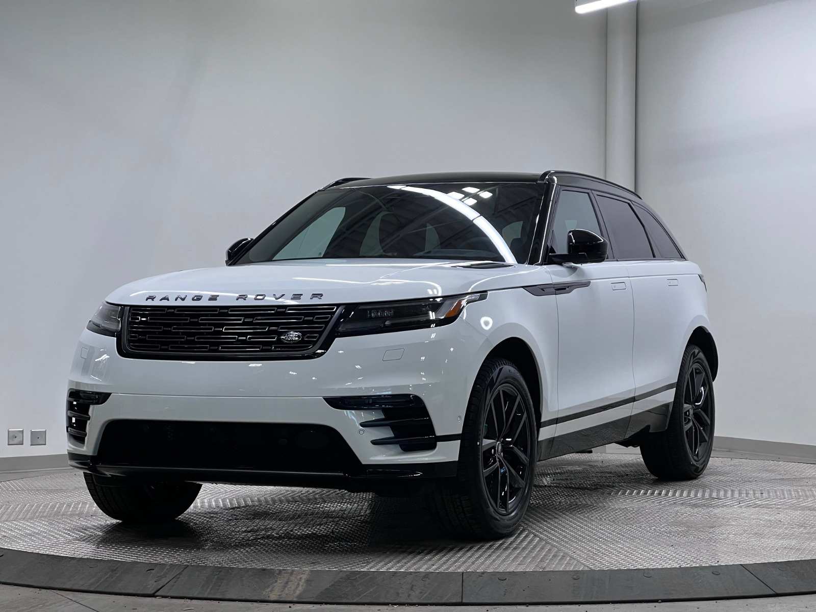 2026 Land Rover Range Rover Velar Dynamic SE