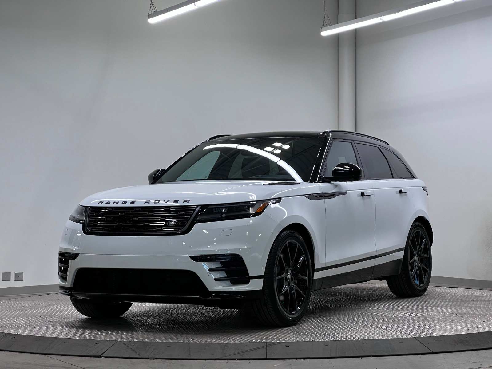 2026 Land Rover Range Rover Velar Dynamic SE