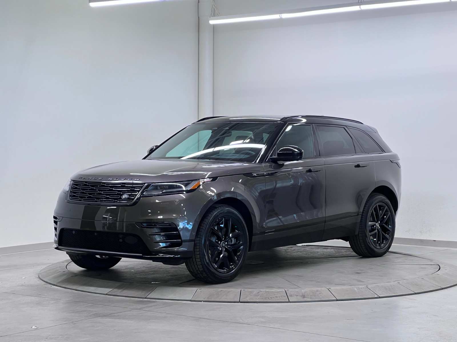 2026 Land Rover Range Rover Velar Dynamic SE