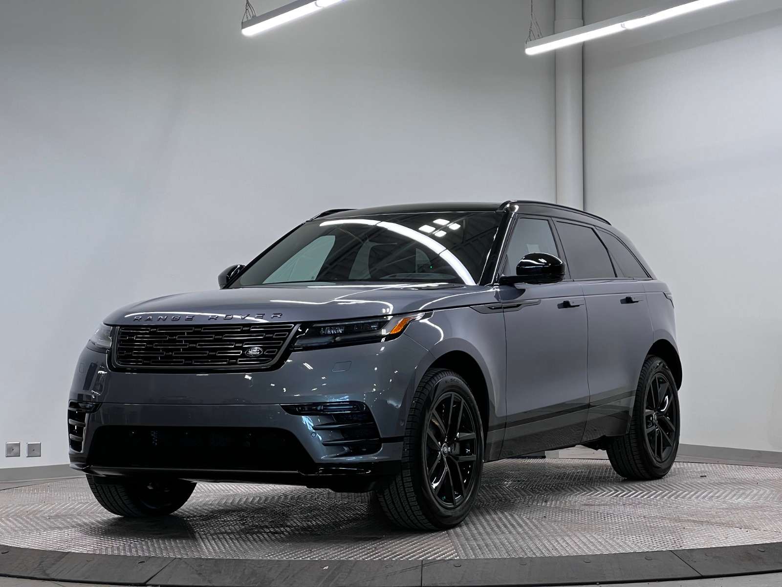2026 Land Rover Range Rover Velar Dynamic SE