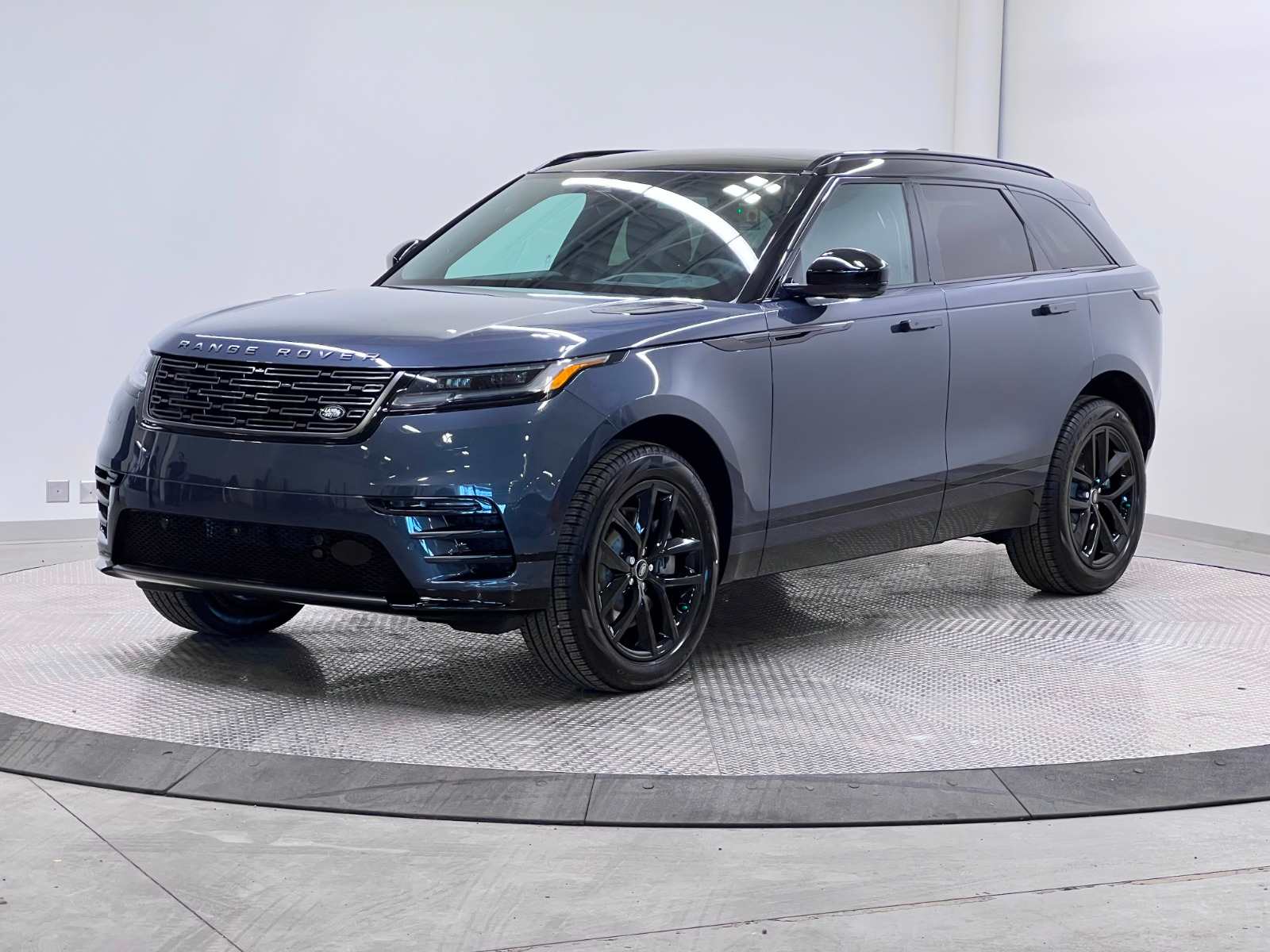 2026 Land Rover Range Rover Velar Dynamic SE