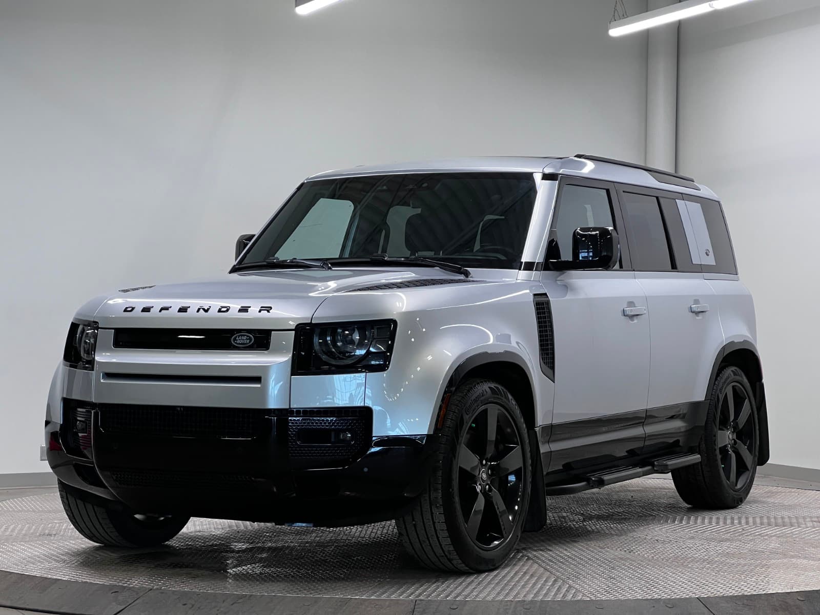 2024 Land Rover Defender X-Dynamic SE