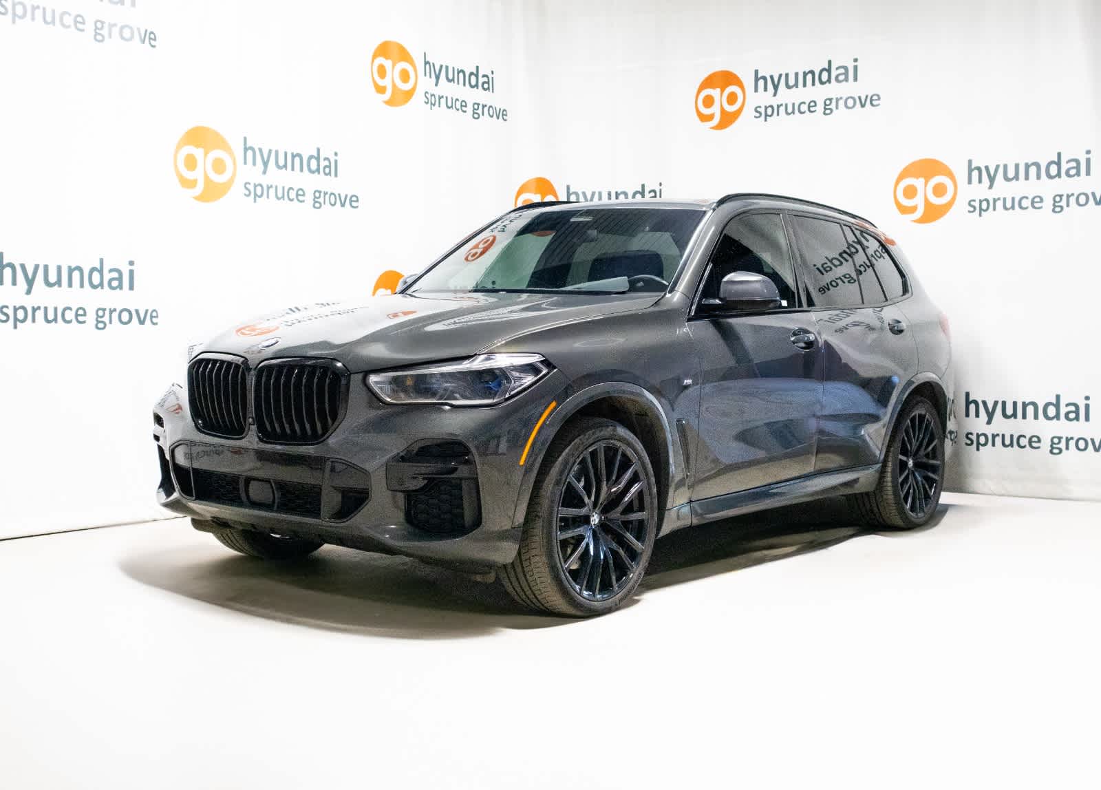 2022 BMW X5 M50i
