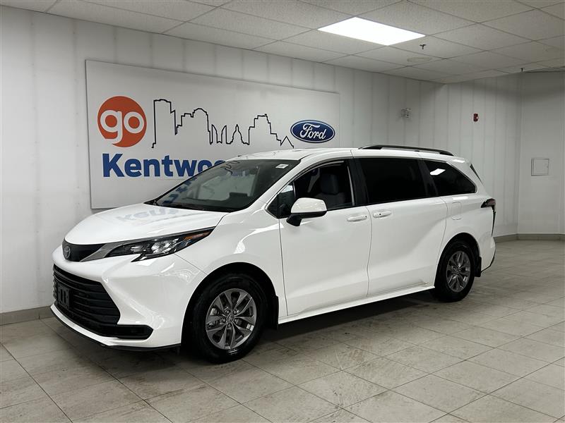 2025 Toyota Sienna LE