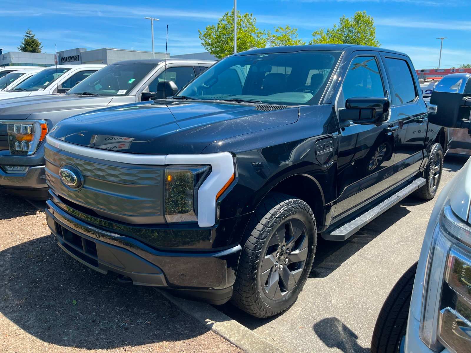 2023 Ford F-150 Lightning LARIAT