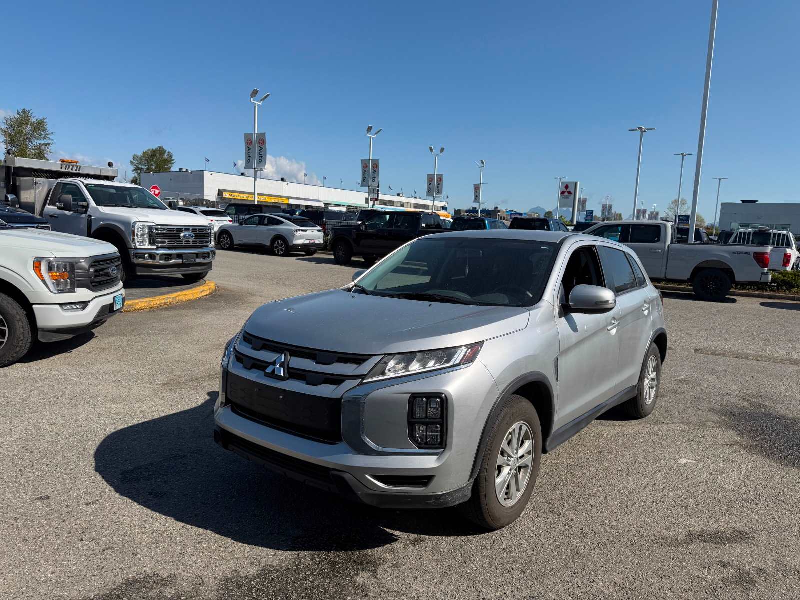 2023 Mitsubishi RVR SE