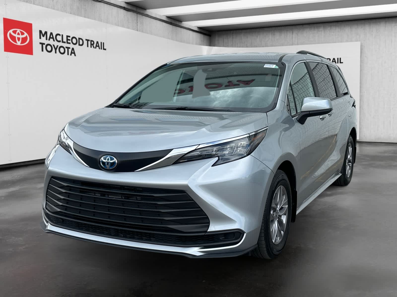 2025 Toyota Sienna LE