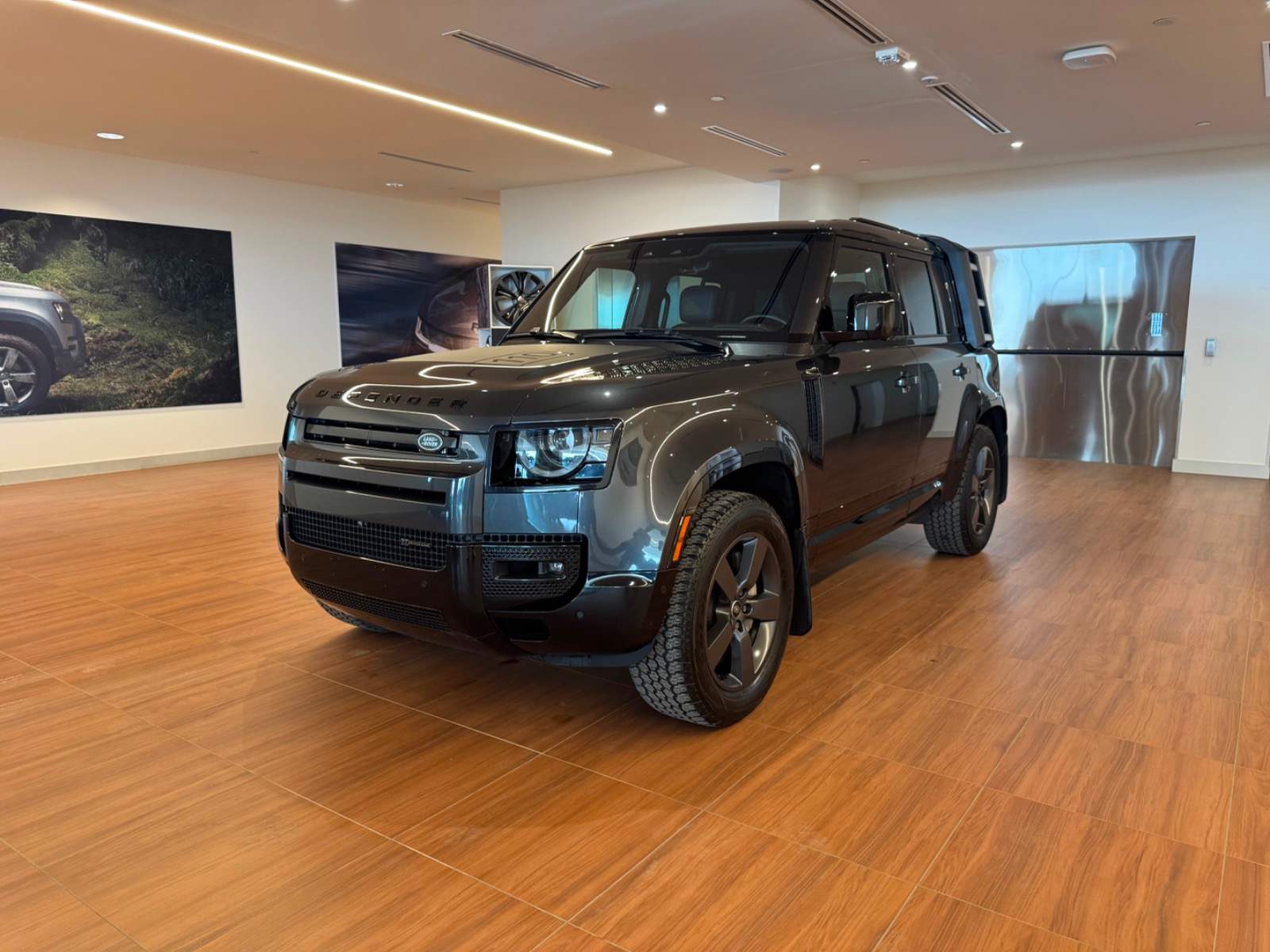2023 Land Rover Defender X-Dynamic SE