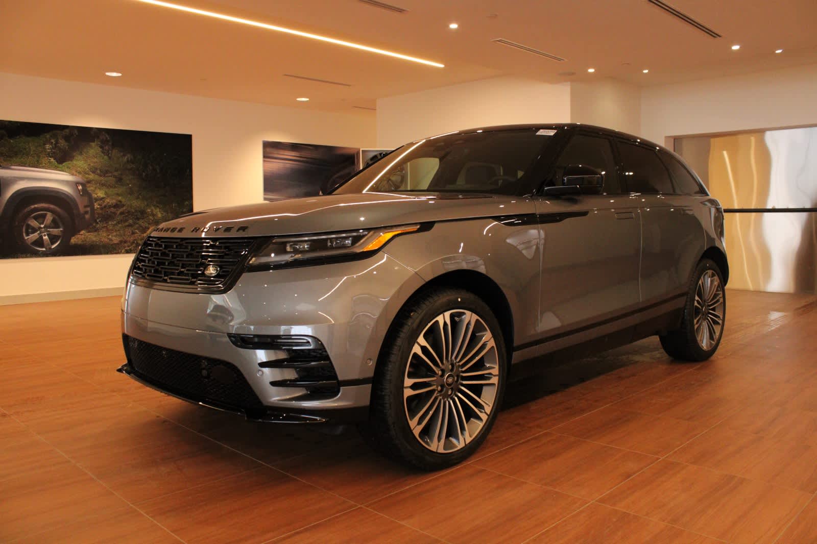 2026 Land Rover Range Rover Velar Dynamic SE