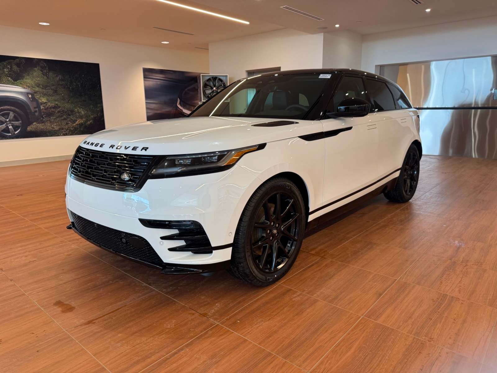 2026 Land Rover Range Rover Velar Dynamic SE